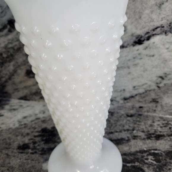 🌵Large Vintage Milk Glass Vase Good Condition - Picture 5 of 7